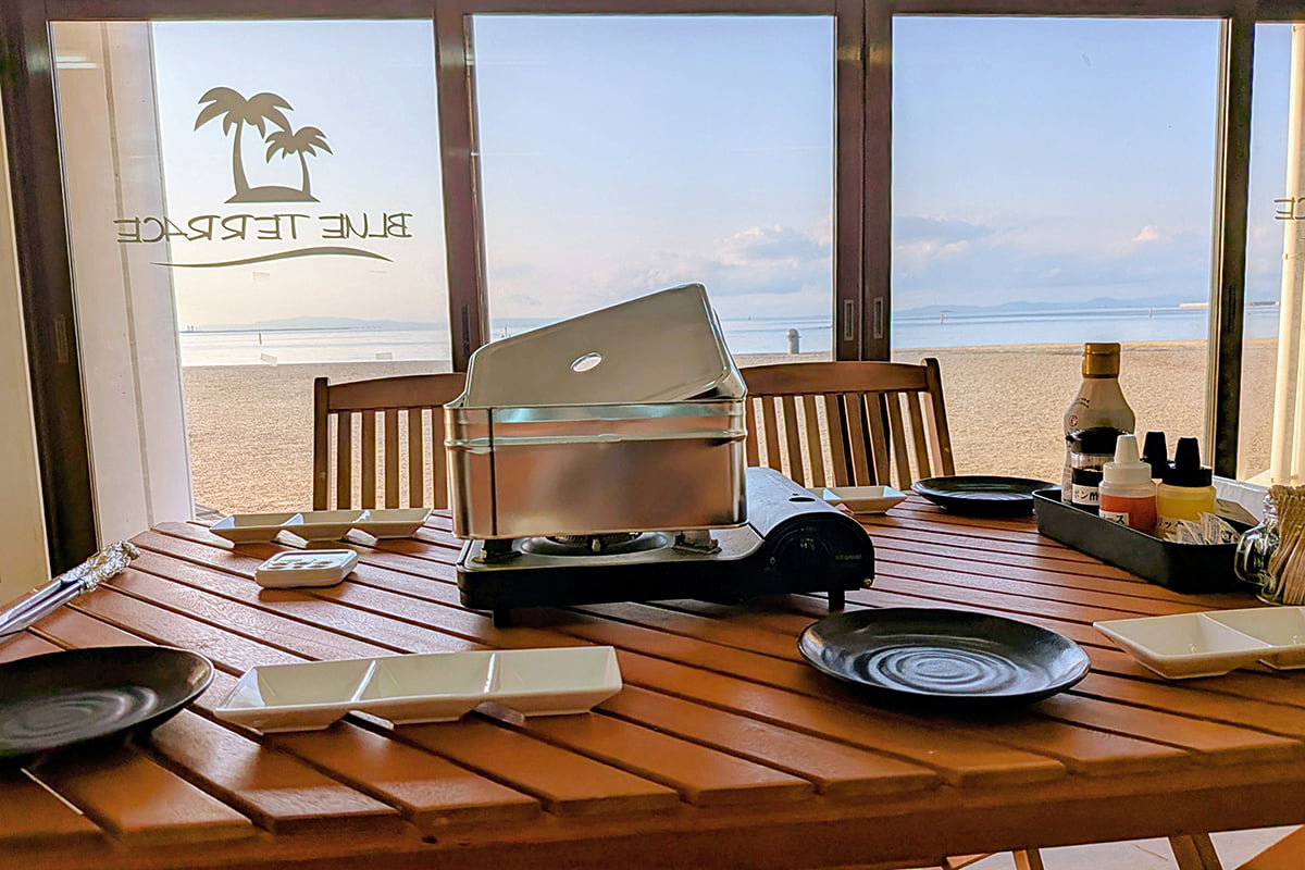 牡蠣小屋ブルーテラス店内からの風景