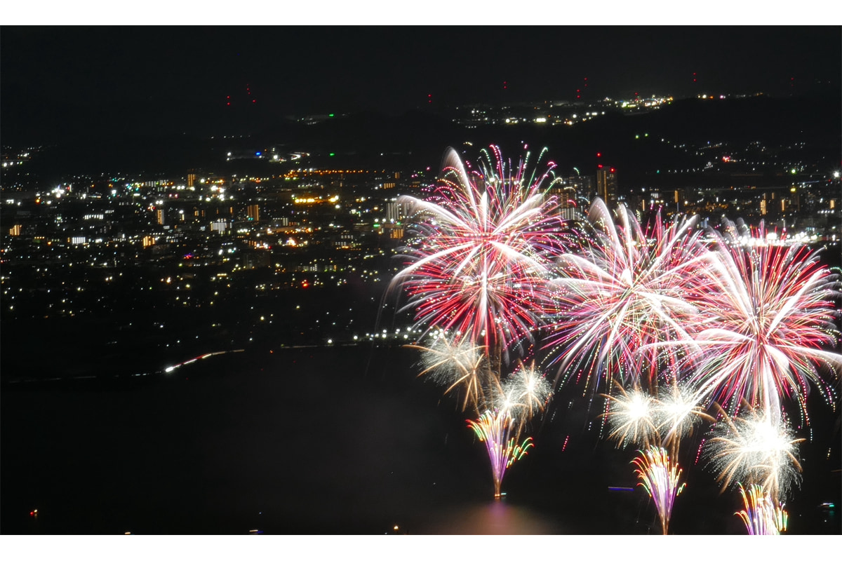 琵琶湖上の花火