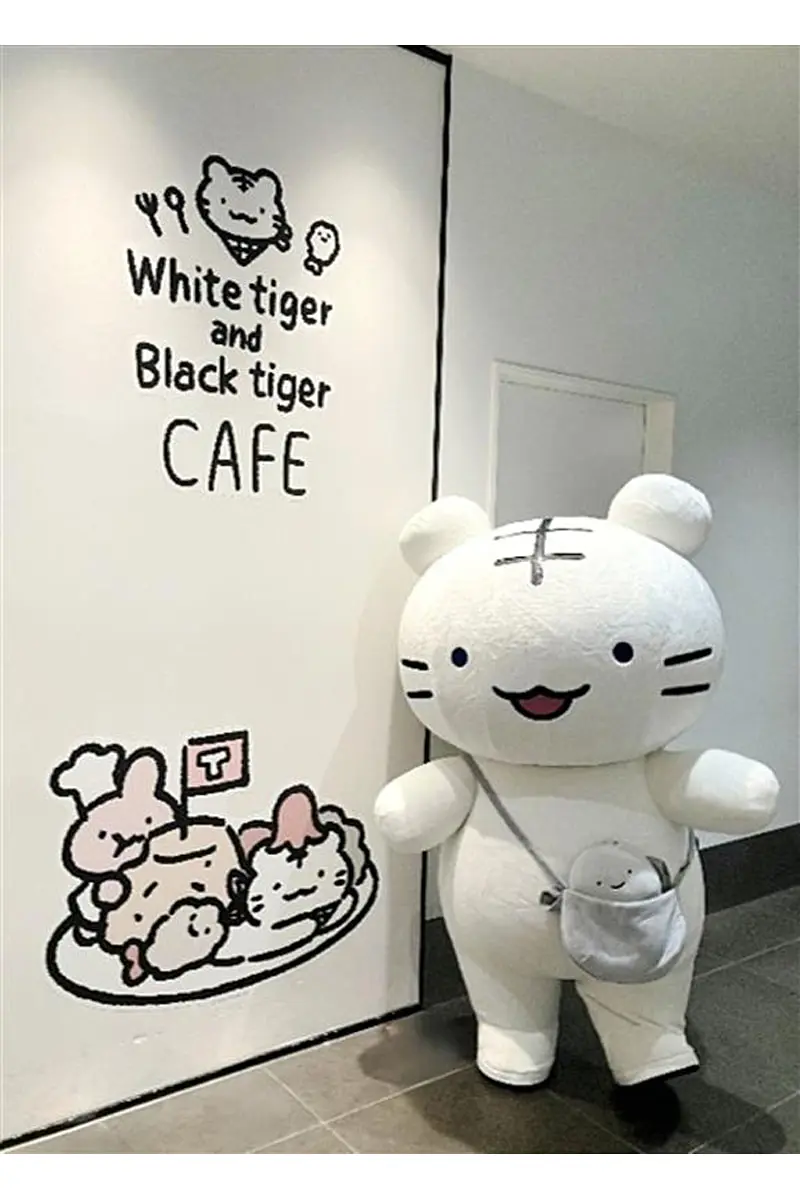 心斎橋に登場！SNS発で人気の「ホワイトタイガーとブラックタイガー