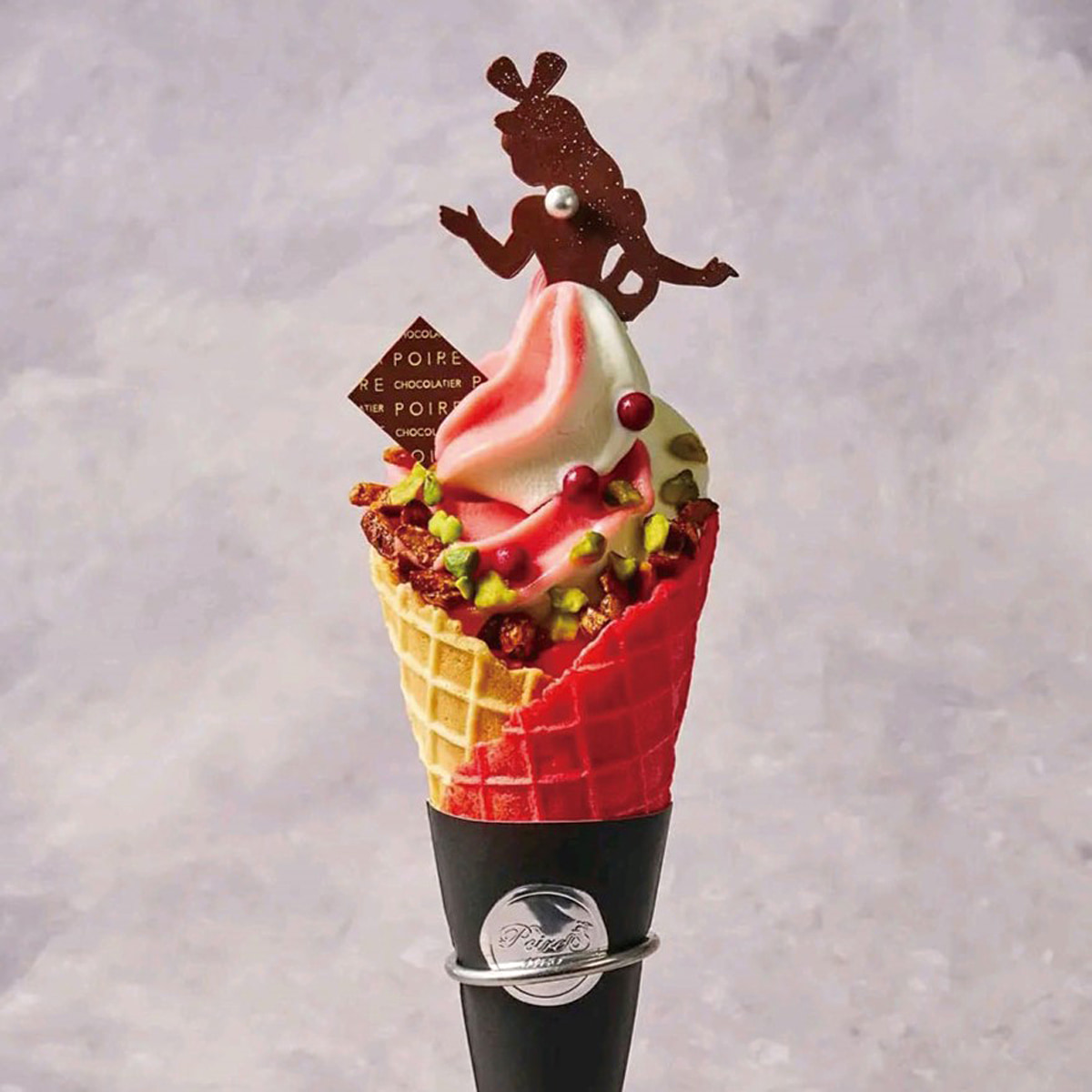 苺ベリィでミルキーでナッティなソフトクリーム苺ミルクプランセスアリストッピング