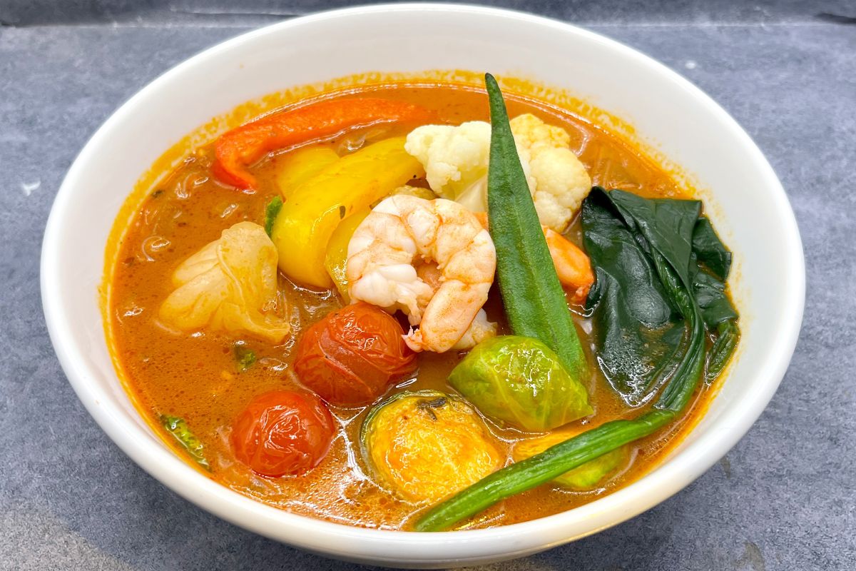 菜彩麻辣湯の麻辣トムヤムスープ