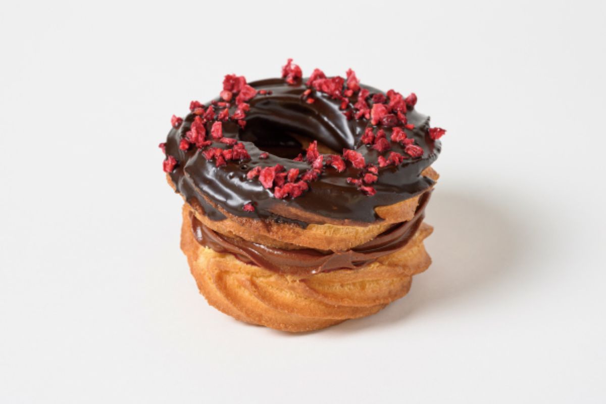 アトリエうかいのフレンチクルーラーマダガスカルカカオフランボワーズ