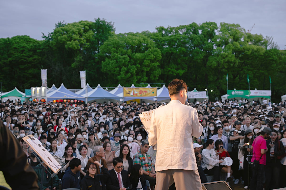 ベトナムフェスティバルの音楽ステージ