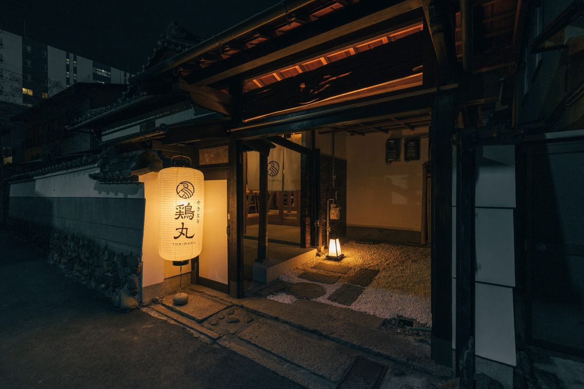 炭火の香りに包まれる古民家焼き鳥！手打ち串が主役の「鶏丸」滋賀・石山に誕生