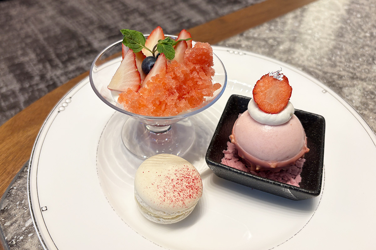 リンツチョコを使ったアフタヌーンティーのベリー系スイーツ