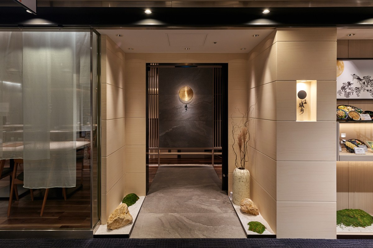 蟻月阪急三十二番街店の外観