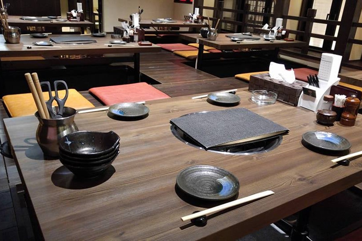 京もつ鍋亀八お初天神裏参道店の内観