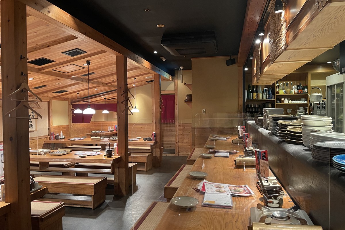 博多もつ鍋やまや梅田店の内観