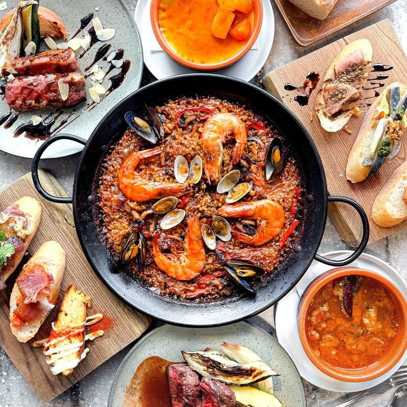 ラボデガクチャレオのパエリヤやタパス