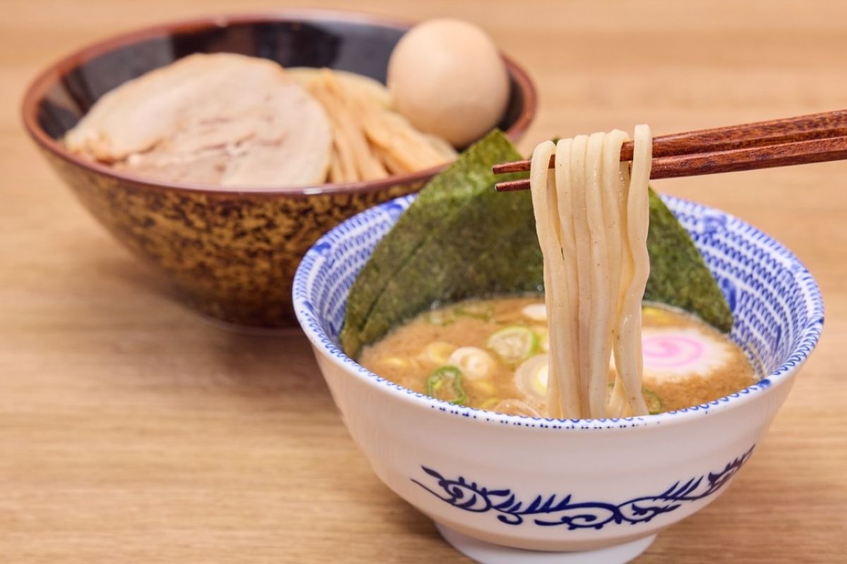 濃厚なのに毎日食べられる！つけめん専門店「舎鈴」が梅田にオープン