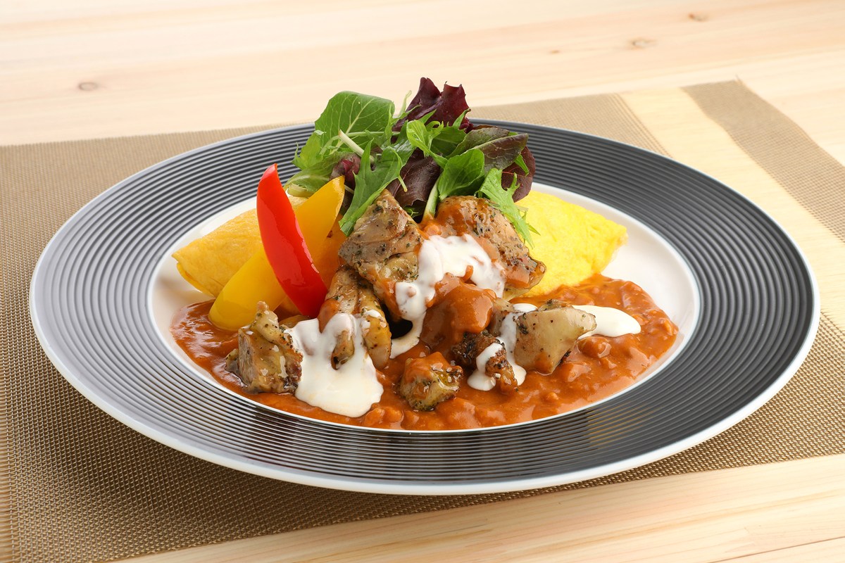 しゃぽーるーじゅ天満橋のスパイシーバターチキンカレーオムライス