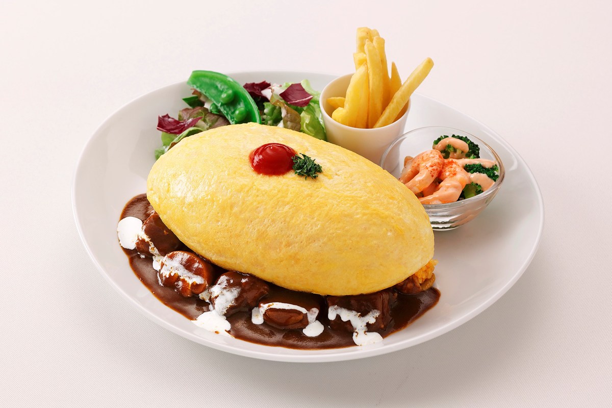 サロンウフエモアのビーフとマッシュルームのスフレオムライスプレート