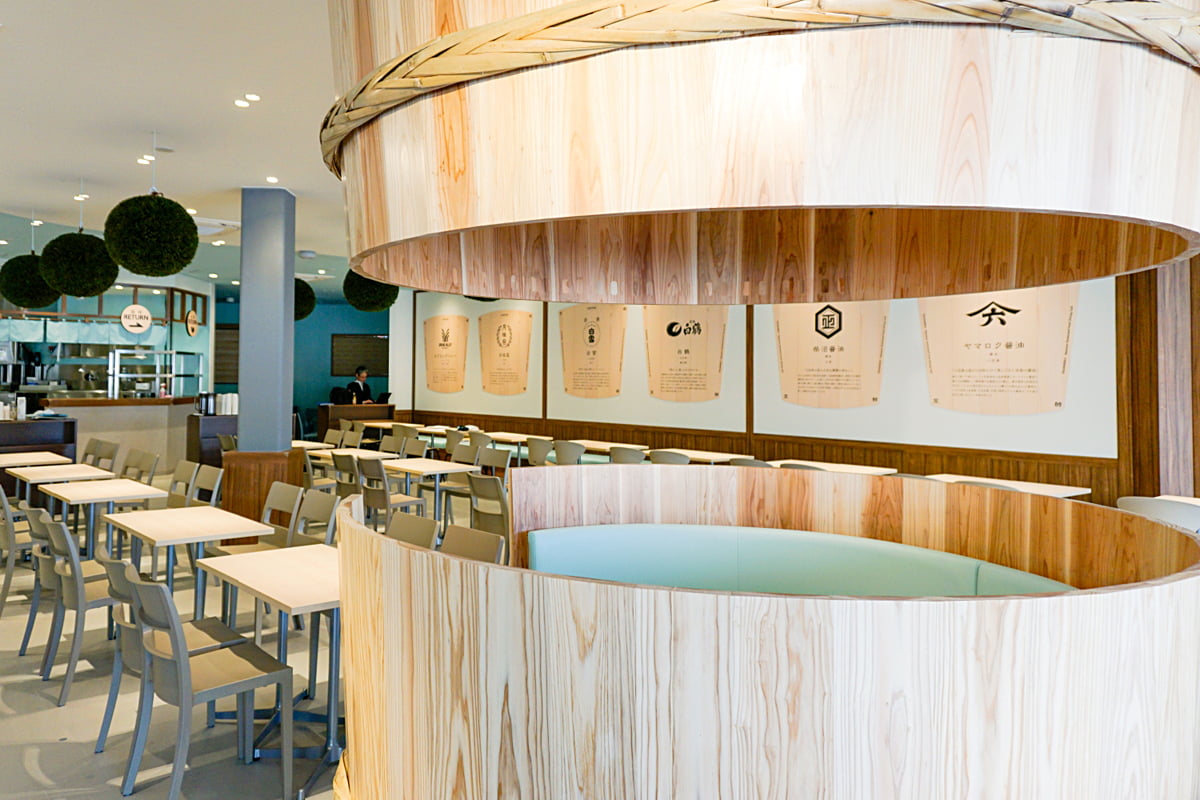 万博会場での醗酵食堂ハッショク店内