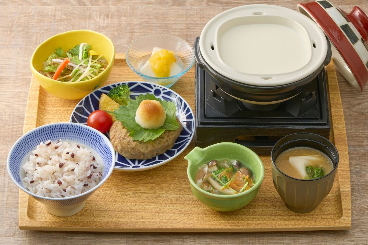 梅の花の定食やうめまめのふく福豆冨定食