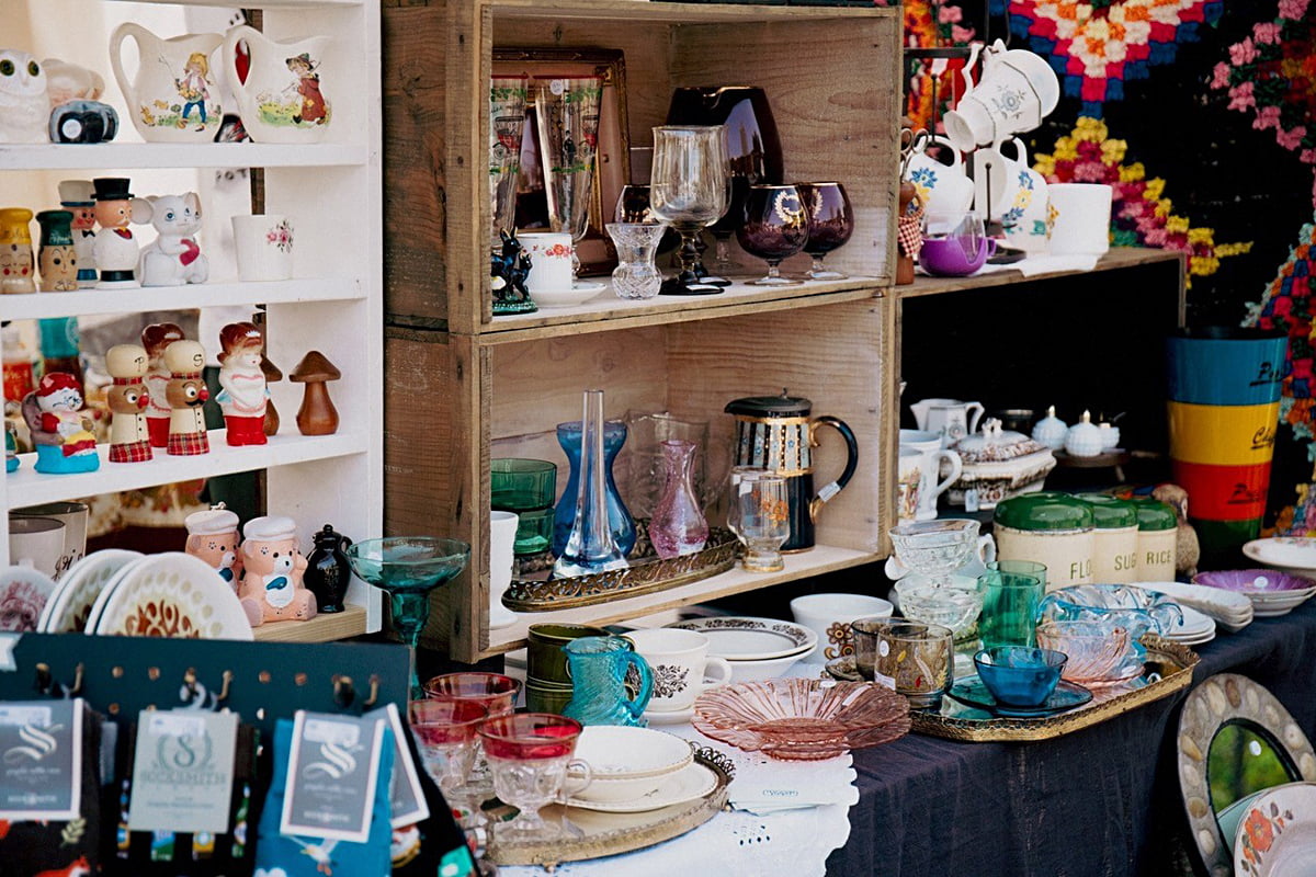 大阪・北浜でアンティークの宝探し！ホテル一棟貸し切り「北浜蚤の市」開催