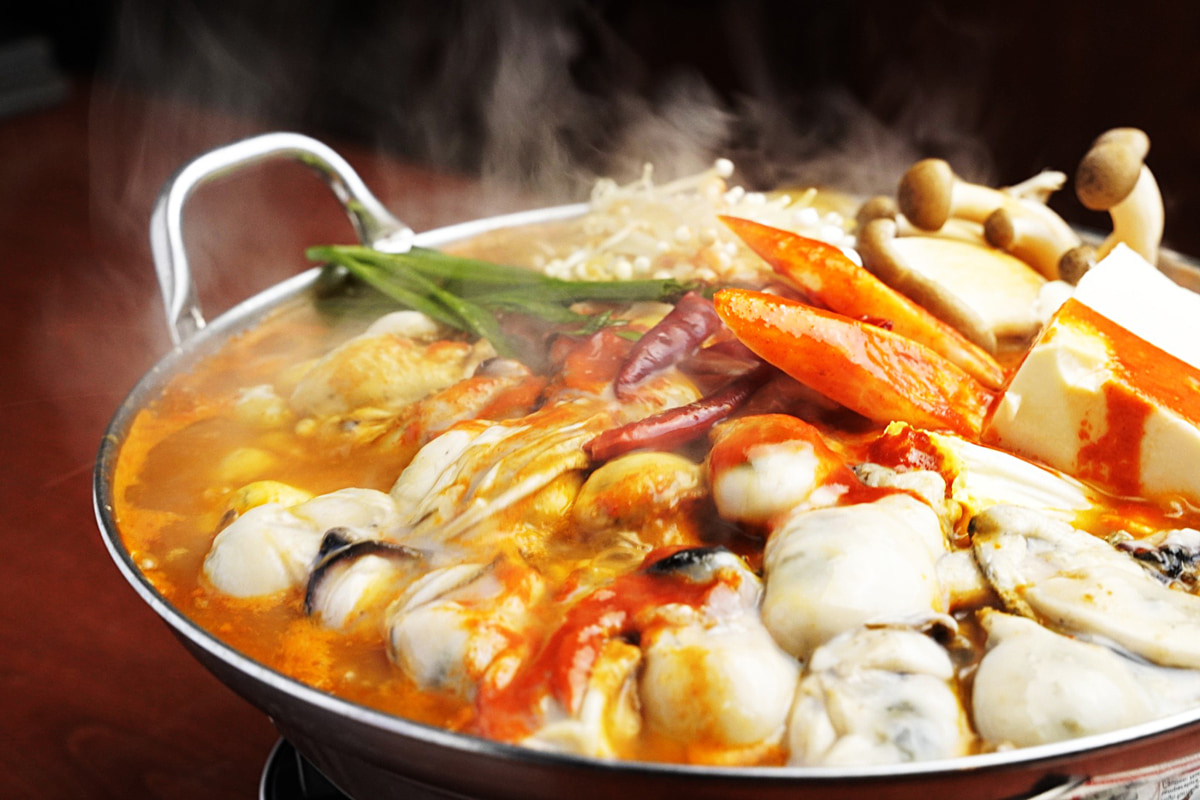 牡蠣の旨辛みそ鍋