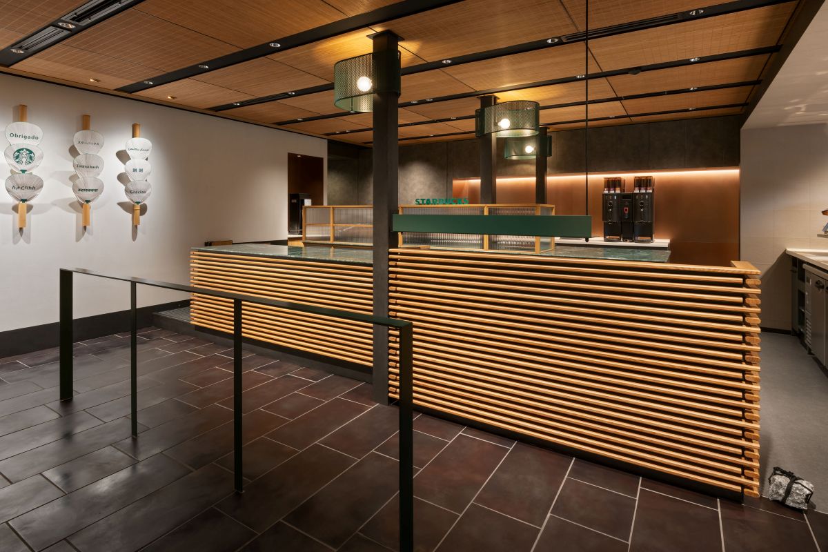 スターバックスコーヒー京都円山公園菊の渓店の店内