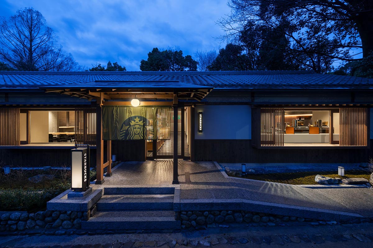 京都・円山公園にスタバ初出店！景観に溶け込む“和カフェ空間”が話題