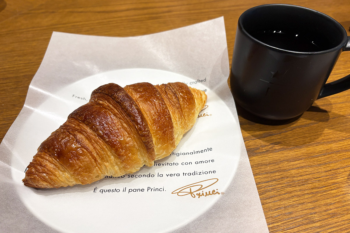【大阪初】スタバのカフェベーカリー誕生！注目のコルネッティを実食（編集部レポ）