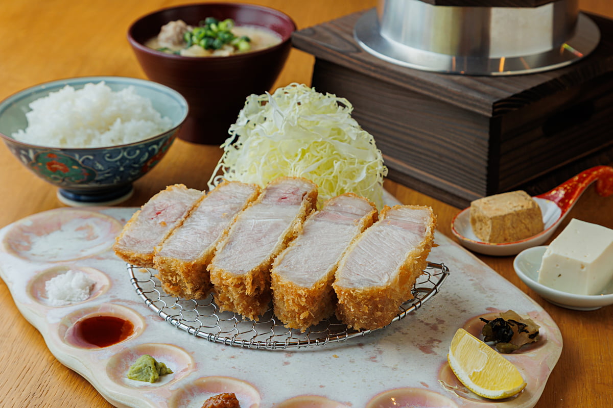 京都初出店！銘柄豚と釜炊きご飯が人気のとんかつ店「ニューベイブ京都」