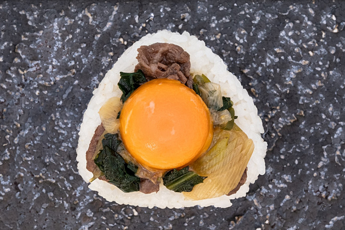 万博で人気のおにぎりが大阪・京橋に！「象印銀白おにぎり」に3種登場