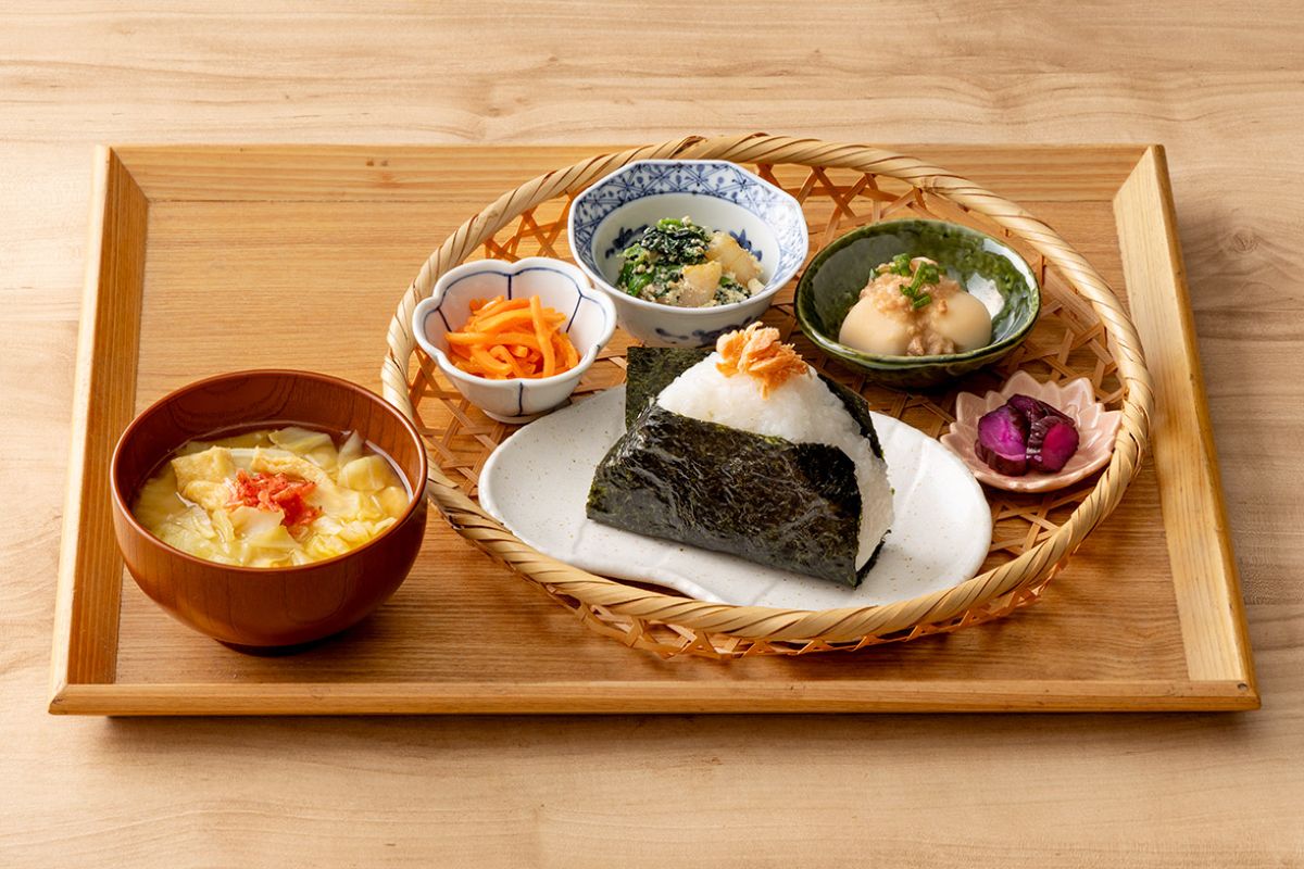 ひとにぎりの一汁三菜定食