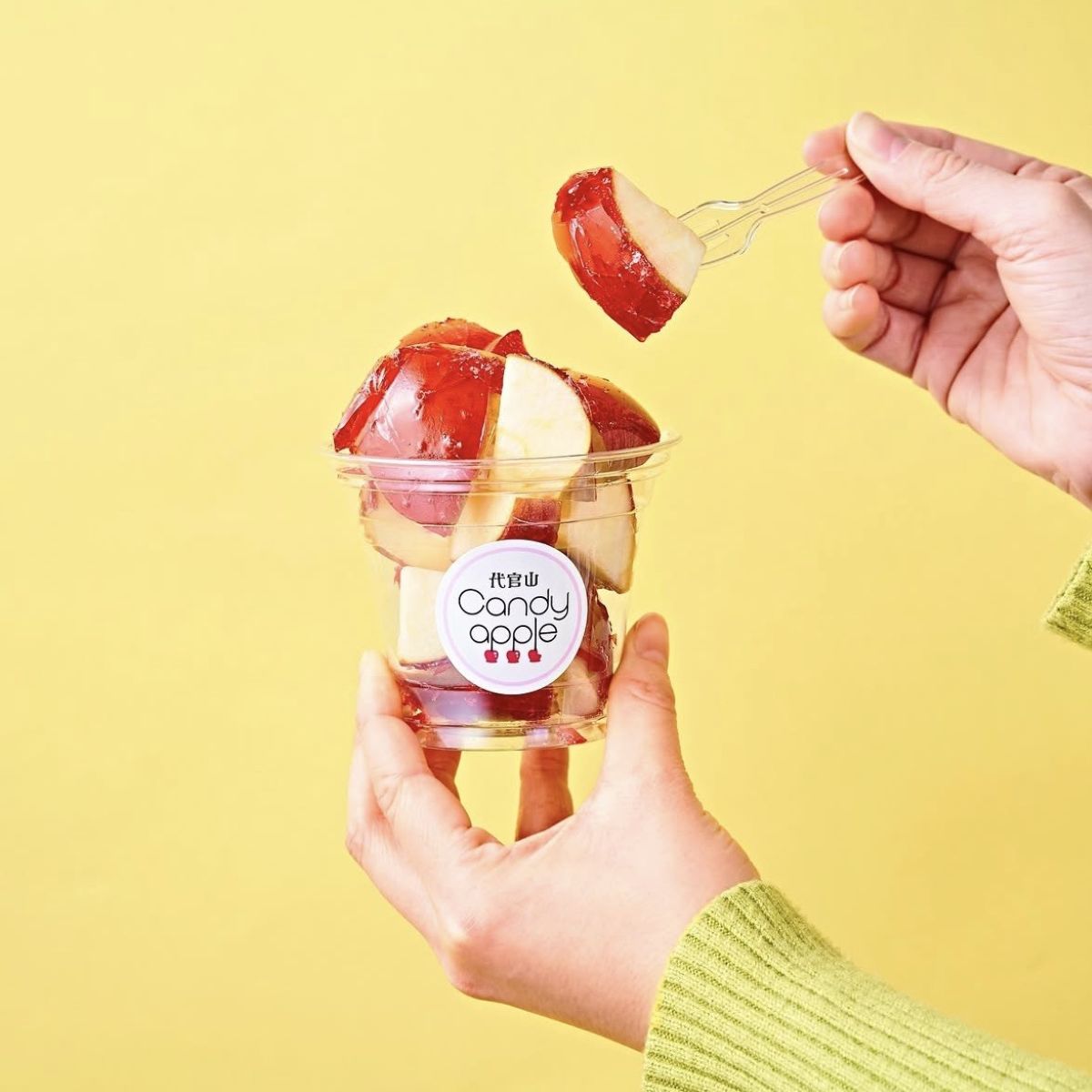 代官山キャンディアップルのカップタイプのりんご飴