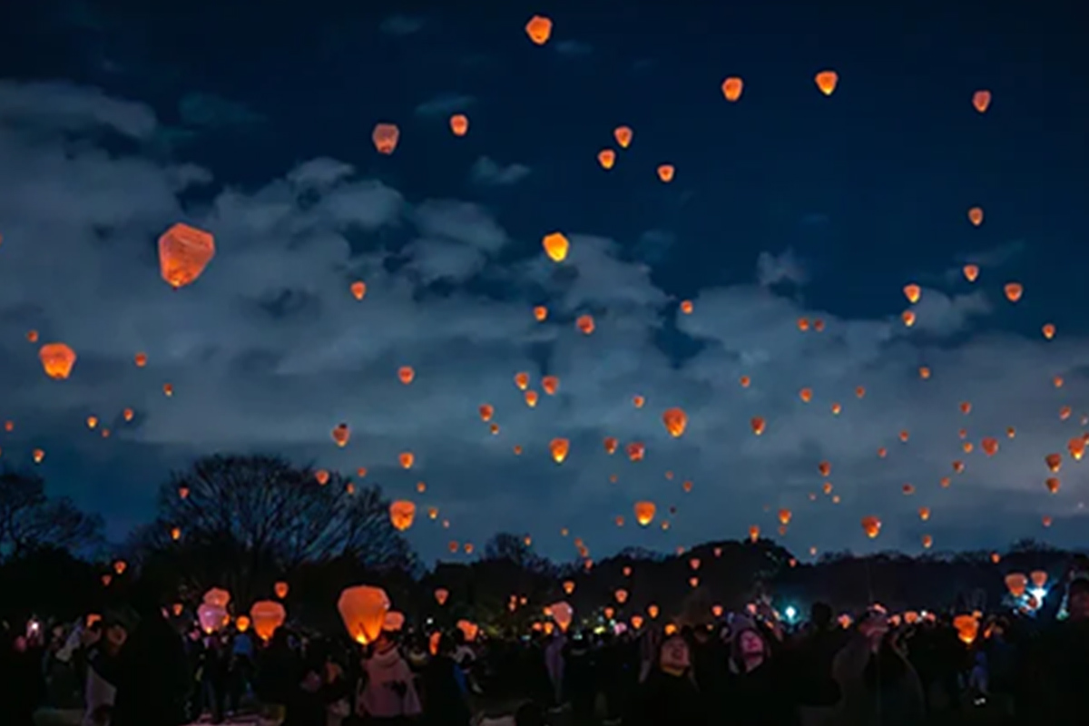 夜空に広がるランタンの光！大阪・深北緑地で開催、グルメや大道芸も満喫