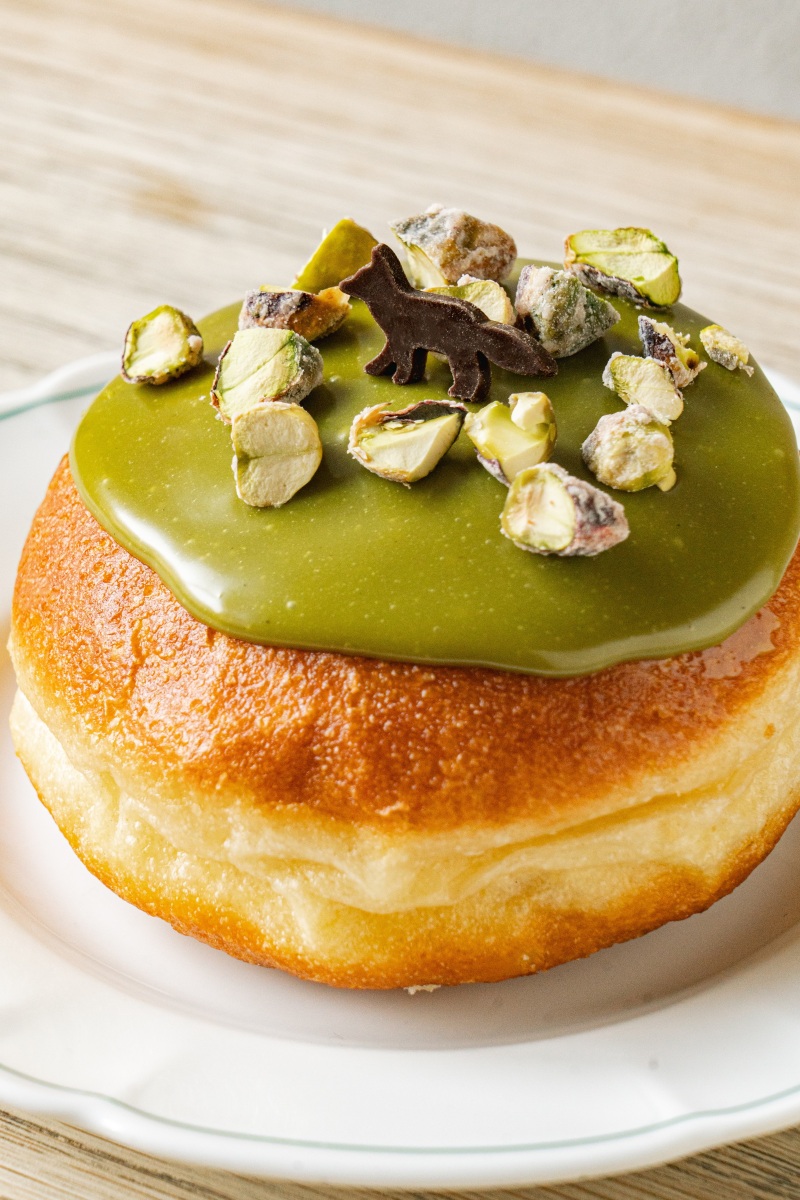 カフェキツネ大阪店限定のピスタチオドーナツ