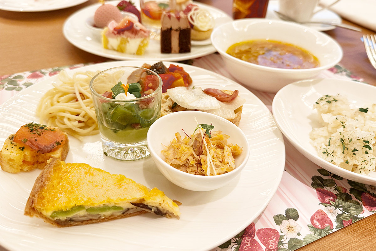 ストロベリーブロッサムのセイヴォリーお皿