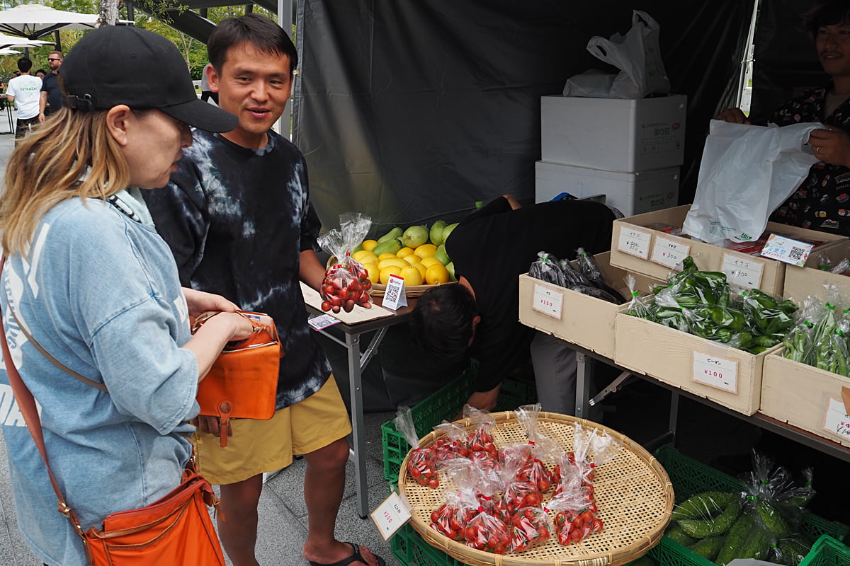 生産者による青果の販売