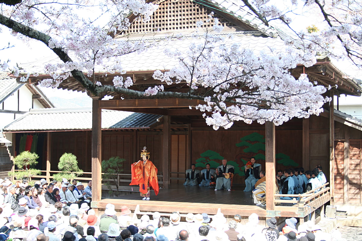 春日神社の能舞台