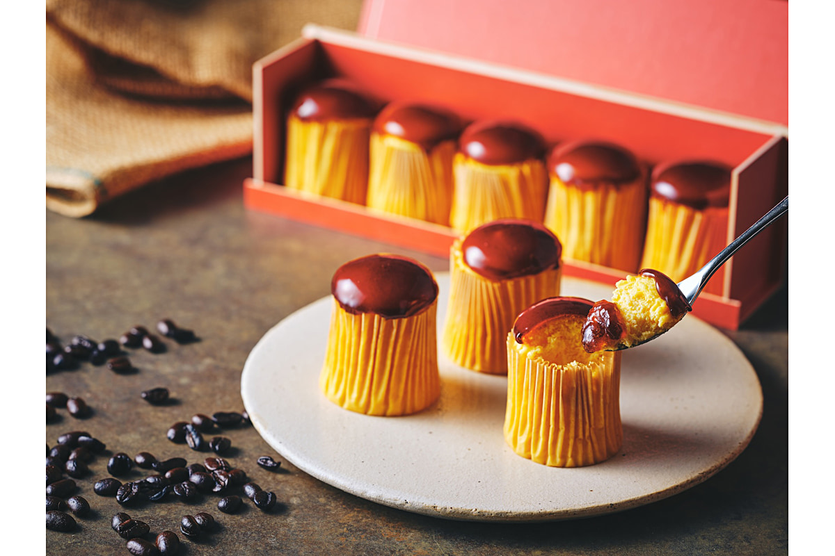 菓子ワビヤのチーズスフレ料理長の帽子深煎り珈琲