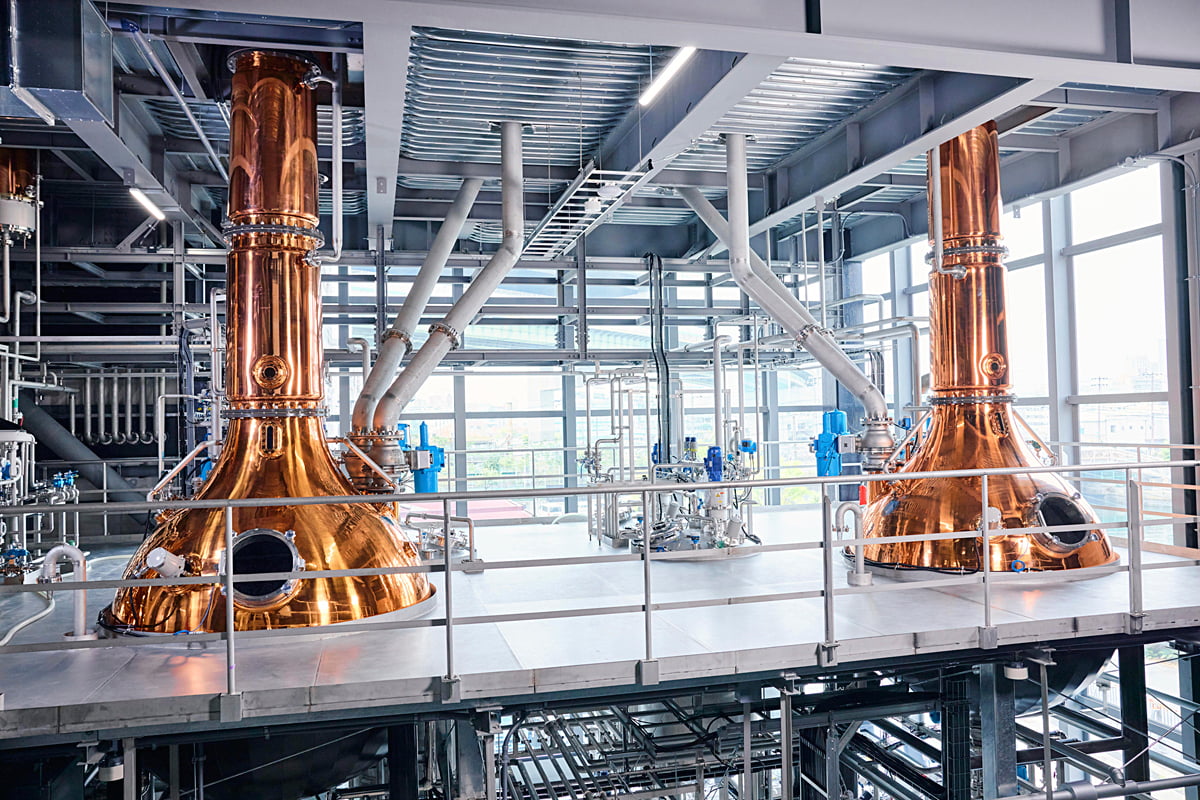 サントリー大阪工場のスピリッツリキュール工房の様子