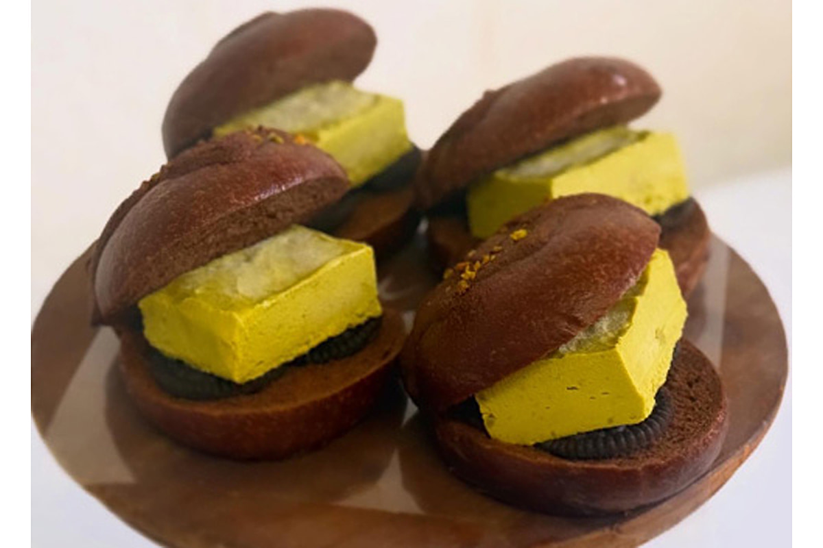 ロッカベーグルのピスタチオクリームサンド