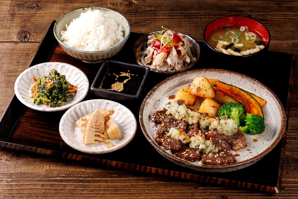 炭炉まんの定食