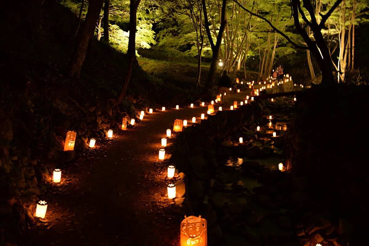 ロウソクの灯篭