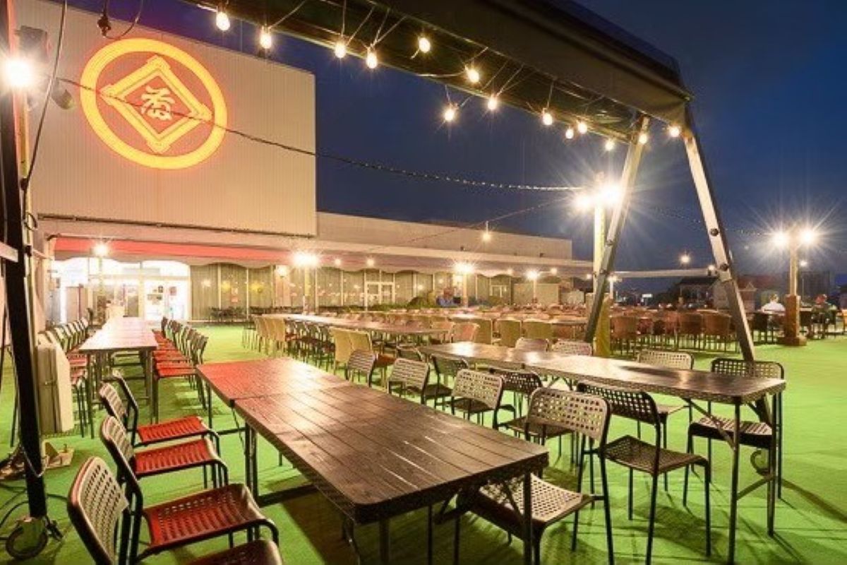 夜風が気持ちいい季節に！高槻駅すぐの屋上で“手ぶらBBQ×飲み放題”がスタート