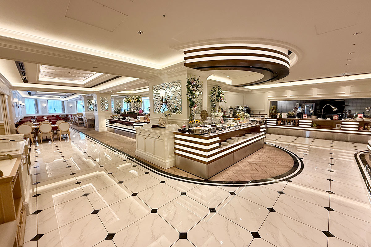 宝塚ホテルのビュッフェレストランの店内