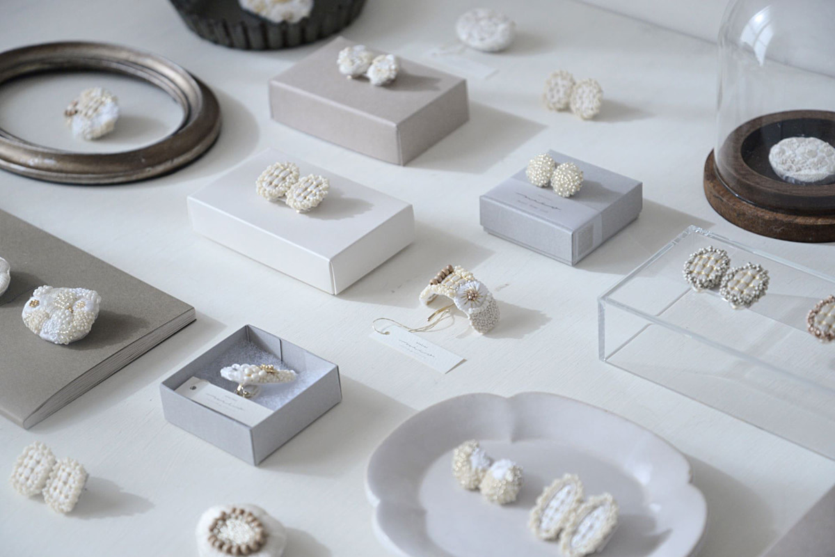 刺しゅうで作ったアクセサリー