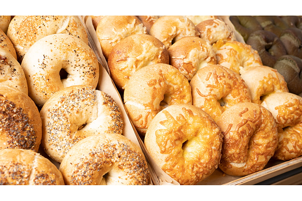 “もちむぎゅっ”食感で話題！京都発「RABBIT BAGELS」が神戸に初上陸