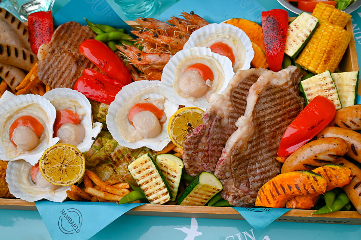 肉や海鮮などのグリル料理