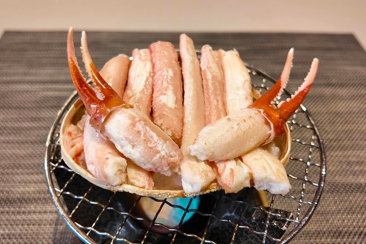 山陰湯村温泉 湧泉の宿 ゆあむの夕食で提供される香住ガニ宝箱焼き