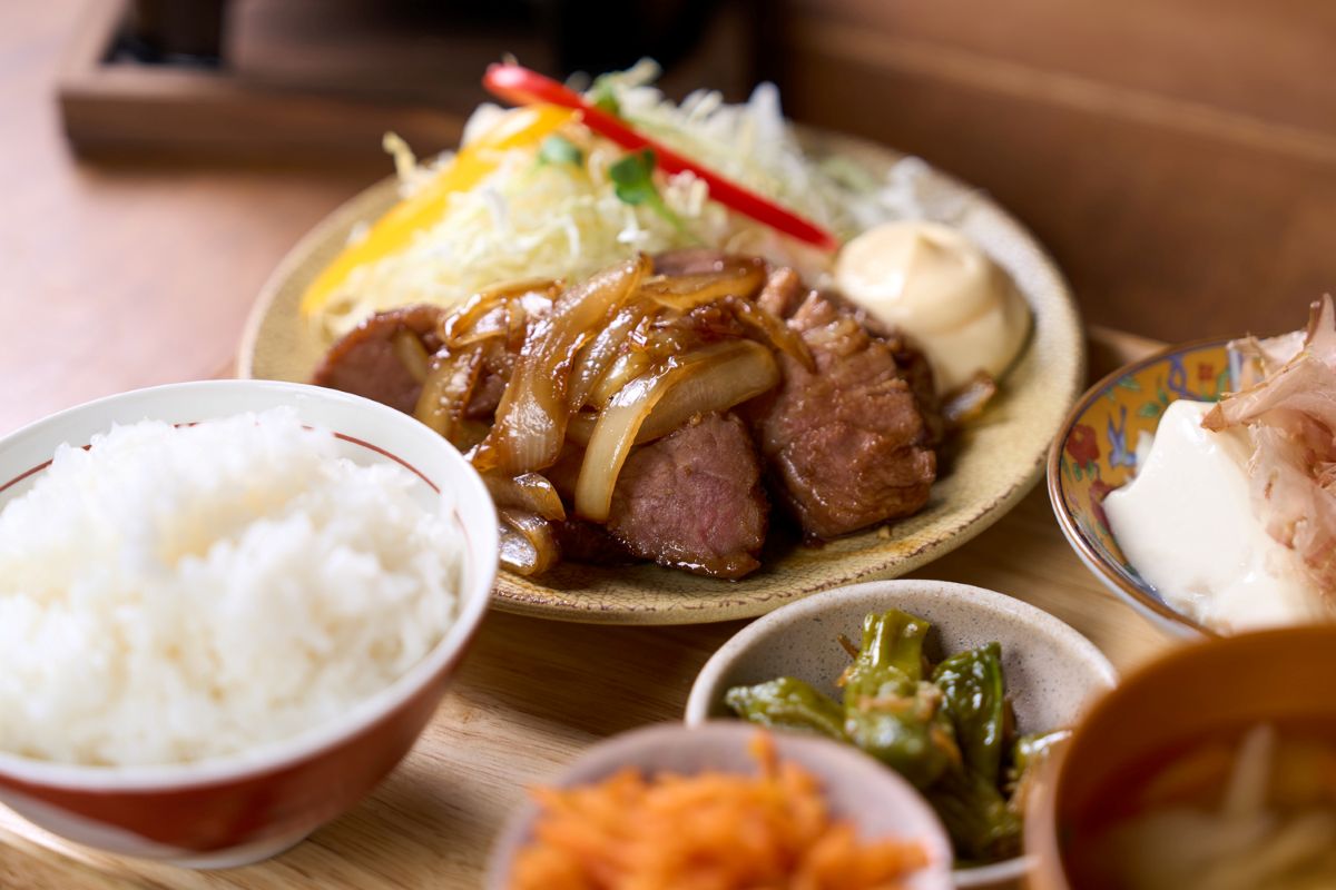 カジュアルに米の定食