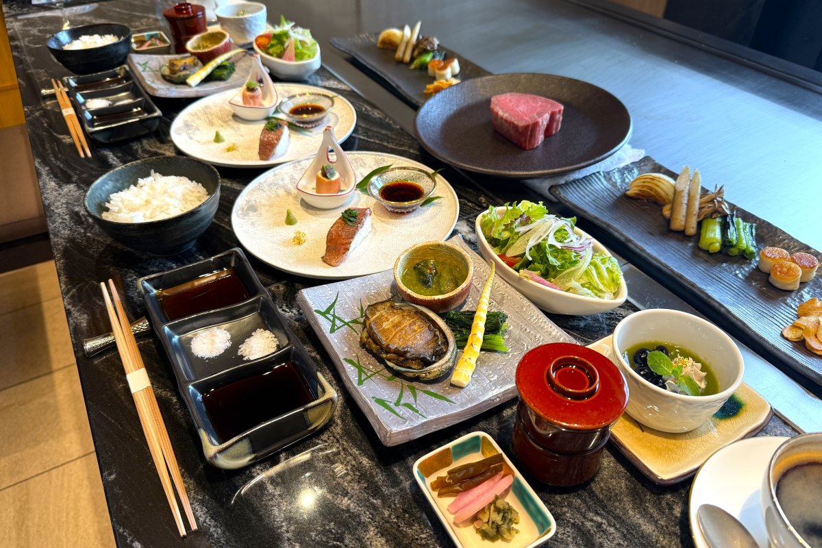 宝塚ホテルの鉄板焼風雅の100周年記念ペアコース
