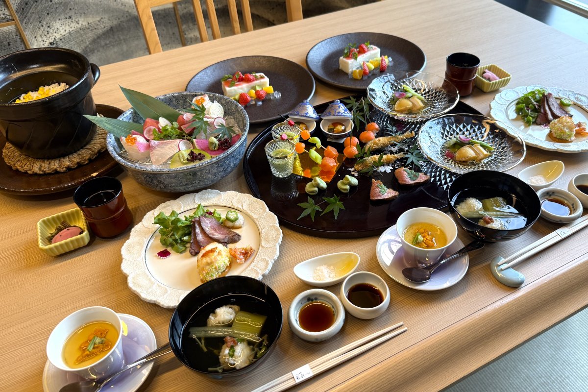 宝塚ホテルの日本料理彩羽の100周年記念ペア会席