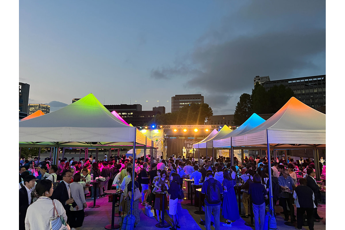 ライブ中のベルギービールウィークエンド大阪会場の様子