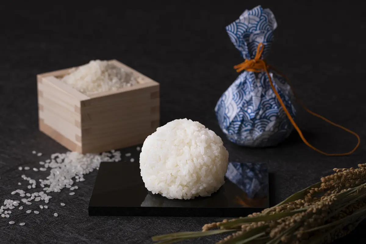 万博で5万食超販売！話題の“塩おにぎり”が大阪・九条に登場 | PrettyOnline