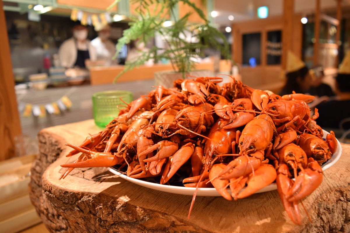 北欧グルメに蚤の市も！大阪で「夏至祭」、名物ザリガニパーティー開催