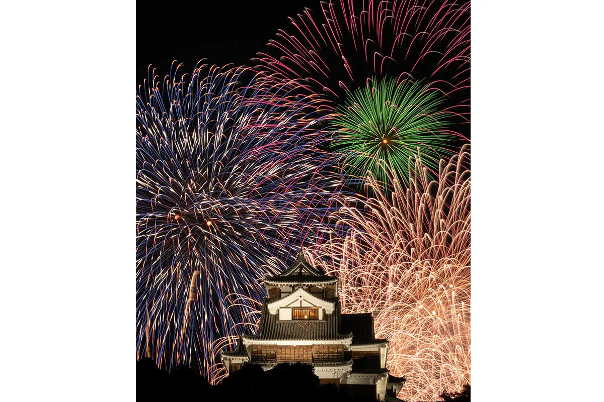 福知山城を彩る6000発！夏の花火大会「福知山HANABI」開催 | PrettyOnline
